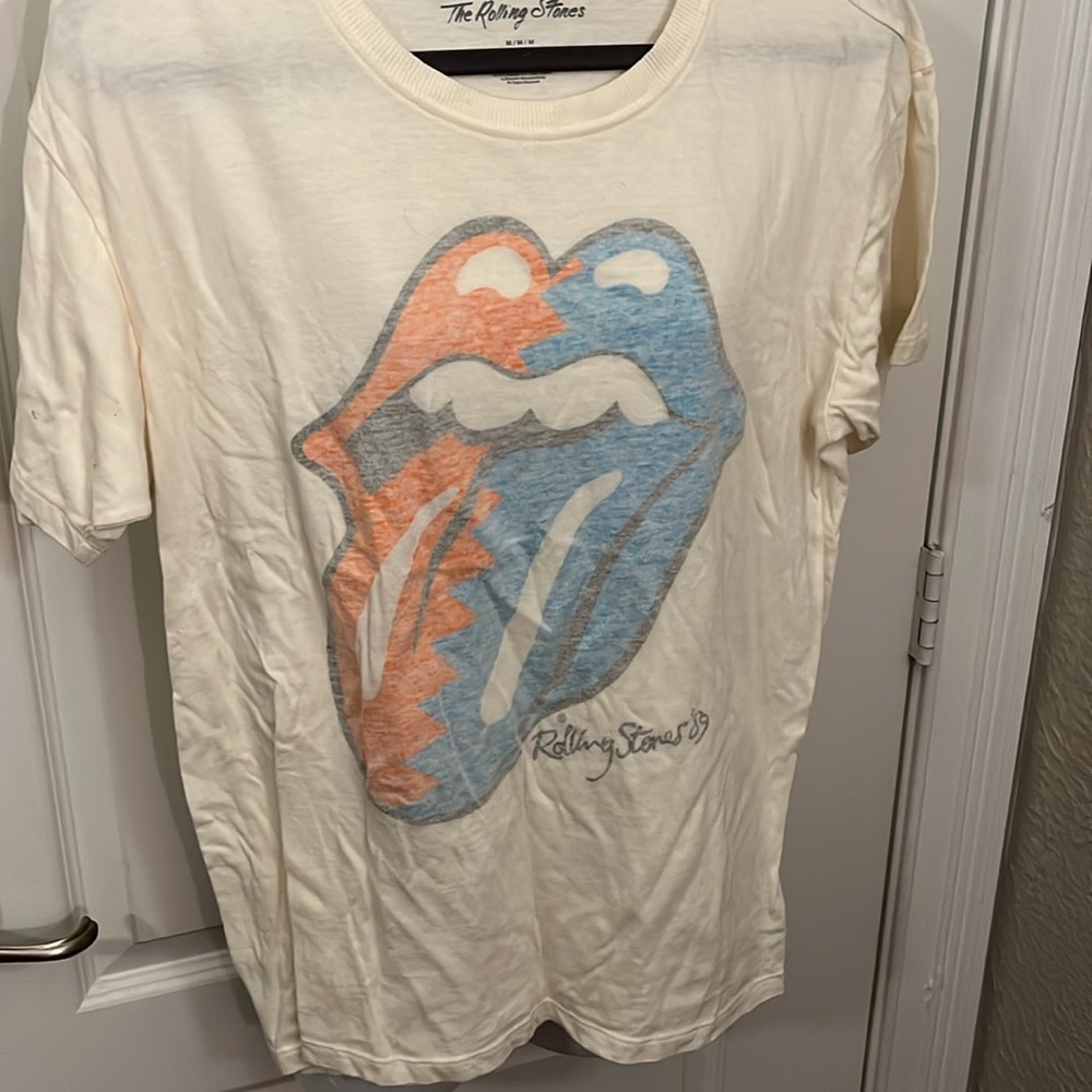 Rolling Stone cream T-shirt size medium new without  tags